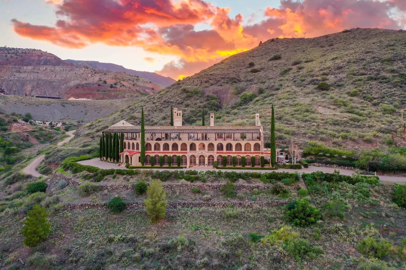 Historic Jerome Estate: 25,000sqft Arizona WedStay Wedding Venue