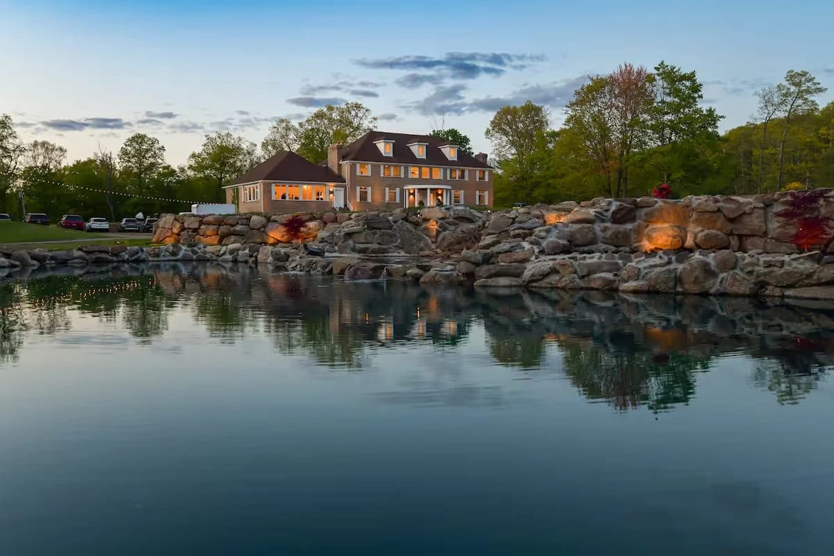 West Milford, NJ Wedding Estate, Sleeps 24, Pool, Hot Tub & Indoor Pickleball, Short Distance from NYC