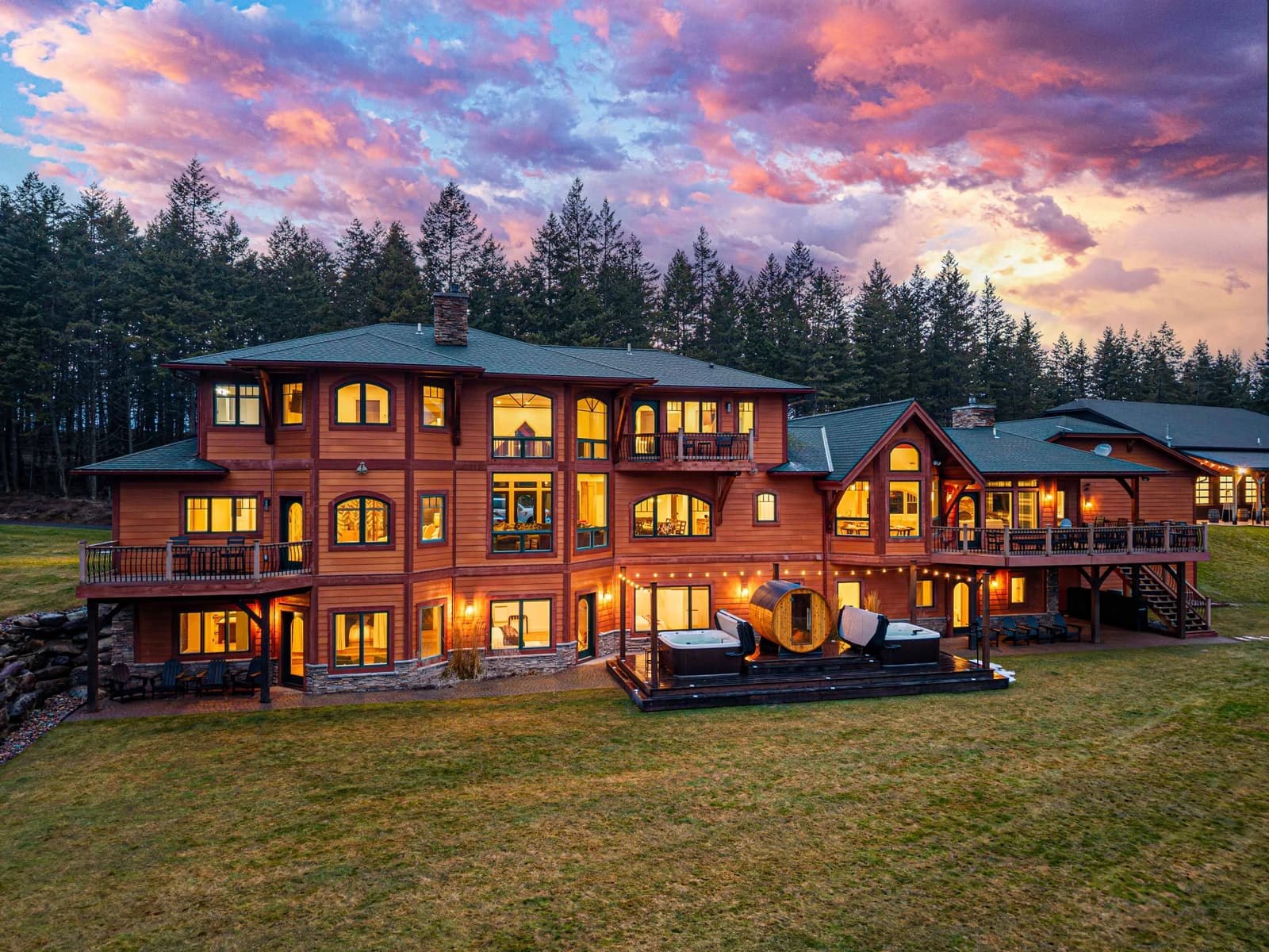 Whitefish Wedding Lodge: Glacier Views, Theater & Event Estate