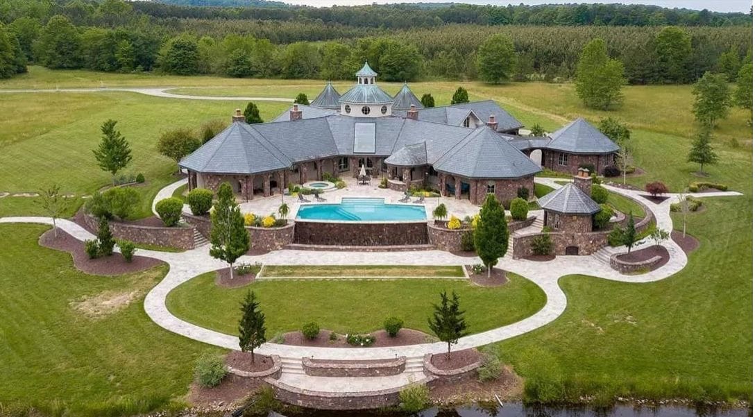 Featured image for Italian-Inspired Estate: Mebane Wedding Venue